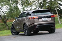 テスト車のボディーカラーは落ち着いたアースカラーの「カイコウラストーン」。このほかブラック系やシルバー系を主体に、全12色が設定される。