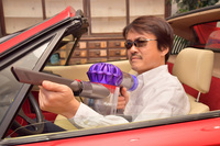 ダイソンのコードレスハンディクリーナーは0.3ミクロンもの微細粒子を99.97％以上キャッチするという。細かいチリまで一網打尽、気分はスナイパーだ。