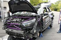 会場に展示された「実効空力“感”実験車」。クルマ自体にエアロパーツはなく、ボディーの剛性を実感するのが目的となっている。