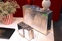 ドイツのプロダクトを紹介する企画展「ノイドイッチュ」で。ベルリンを拠点とするハーダールンプのバッグ。