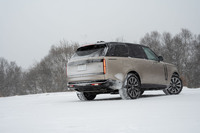 どのような悪条件のもとでも、確実に、しかも快適に、乗員を目的地に送り届ける。「レンジローバー」が初代で掲げたコンセプトは、5代目となる新型にも確かに受け継がれていた。