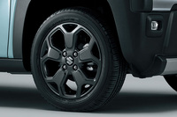 「ハスラー タフワイルド」には、ブラックメタリックの15インチホイールが標準で装備される。