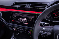 「アウディドライブセレクト」の設定画面。4種類の走行モードが選択できるほか、ドライブシステムやサスペンション、ステアリングなどのセッティングを個別に選択し、「RSモード」として2パターンぶんの登録が行えるようになっている。