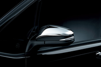 「ヴォクシーZS”煌”」では、リモコンドアミラーもメッキで飾られる。