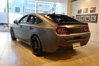 ドアパネルとルーフ以外の、ほとんどの外装パーツが専用品となっている。写真のマットカラーはラッピングではなく、塗装によるもの。