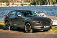 「CX-30」をベースとしたマツダのBEVのテスト車両。リチウムイオンバッテリーの容量は、くしくも「ホンダe」と同じ35.5kWhだ。
