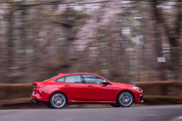 新型「1シリーズ」で日本初導入された「ARB（アクチュエーター・コンティギュアス・ホイールスリップ・リミテーション）」と呼ばれる電子制御システムを「2シリーズ グランクーペ」にも搭載。FF特有のアンダーステアを抑制するという。