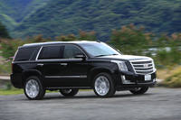 駆動システムにはパートタイム4WDとフルタイム4WDの特徴を併せ持つセレクタブル4WDを採用。走行モードは「2H」「AUTO」「4H」「4L」から選択可能となっている。