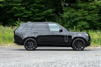 ボディーの全長は5065mmで、ホイールベースは2995mm。どちらの数値も200mm大きいロングホイールベースモデルもラインナップされる。