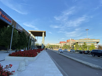 別の角度から。右奥にある旧研究開発センターは、完全に過去のものだ。