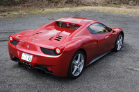 フェラーリの「458スパイダー」は、V8エンジンをミドに積む「458イタリア」のオープンバージョン。2011年9月のフランクフルトモーターショーでデビューした。