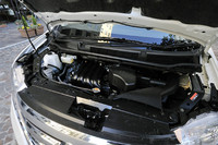 直噴化や低フリクション化などにより燃費性能が向上したという心臓部。エントリーグレード「20S」を除き、全車にアイドリングストップ機構が備わる。