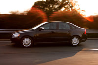 【スペック】S40 2.0e パワーシフト：全長×全幅×全高＝4475×1770×1450mm／ホイールベース＝2640mm／車重＝1410kg／駆動方式＝FF／2リッター直4DOHC16バルブ（145ps/6000rpm、18.9kgm/4500rpm）／価格＝289.0万円（テスト車は先行生産車両につき設定にない装備あり）