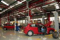 併設する整備工場。