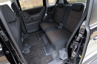 写真をクリックすると後席のシートアレンジが見られます。