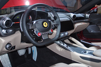 運転席まわりの様子。