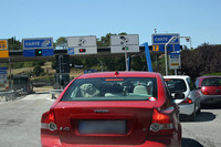 イタリアのアウトストラーダでもカードの列はガラガラ。