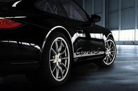 「カレラスポーツ・ホイール」。ホイールセンターに付くカラーのエンブレムはオプションとなる。