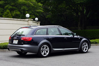 【スペック】3.2 FSI：全長×全幅×全高＝4935×1860×1490mm／ホイールベース＝2845mm／車重＝1860kg／駆動方式＝4WD／3.2リッターV6DOHC24バルブ（255ps/6500rpm、33.6kgm/3250rpm）／価格＝790.0万円（テスト車＝865.0万円／スポーツパッケージ＝33.0万円／オートマティックテールゲート＝9.0万円／オプションカラー＝3.0万円／5アーム“エアロ”デザインアルミホイール＝30.0万円）