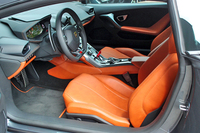 「ウラカン」の室内。
    