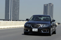 19インチホイール＆タイヤを履く「エアロXWD」のサスペンションは、かなり硬めの設定だ。