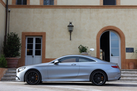 ボディーサイズは全長5044×全幅1913×全高1422mmという堂々たるもの（写真は「S63 AMGクーペ」）。