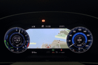 上級グレード「アドヴァンス」に装備されるデジタルメータークラスターの「アクティブインフォディスプレイ」。（写真をクリックすると、表示内容の切り替わる様子を確認できます）