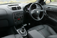 アルファ・ロメオ・アルファ147 スポルティーバ 2.0 ツインスパーク セレスピード（FF/2ペダル5MT）【ブリーフテスト】の画像