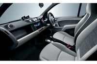 新オプションの「クリスタルグレーパッケージ」。