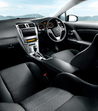 「アベンシス Xi」のインテリア。