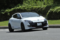 サスペンションは従来と同じくよりハードな「シャシーカップ」設定となり、フロントアクスルには“リミスリ”が装着される。