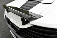 走行状態に応じて自動的に高さを変える、リアウイング。エアブレーキとしても機能する。（「スポーツ」モードまたは「トラック」モード選択時）