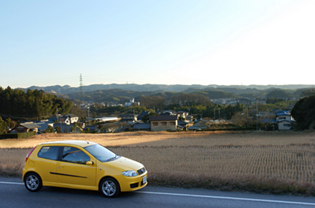 【スペック】全長×全幅×全高＝3835×1670×1480mm/ホイールベース＝2460mm/車両重量＝1100kg/駆動方式＝FF/1.7リッター直4DOHC16バルブ（130ps/6300rpm、16.1kgm/4300rpm）/車両本体価格＝199.0万円（テスト車＝同じ）