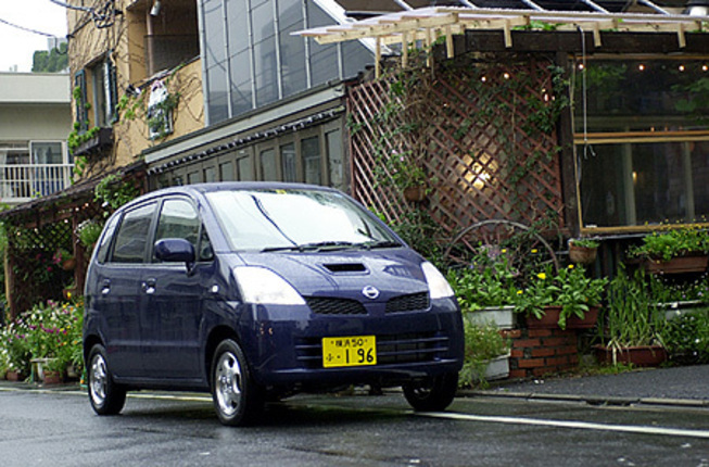 【スペック】全長×全幅×全高＝3395×1475×1590mm/ホイールベース＝2360mm/車重＝860kg/駆動方式＝FF/0.66リッター直3DOHC12バルブターボ・インタークーラー付き（60ps/6000rpm、8.5kgm/3000rpm）/車両本体価格＝125.0万円（テスト車＝同じ）