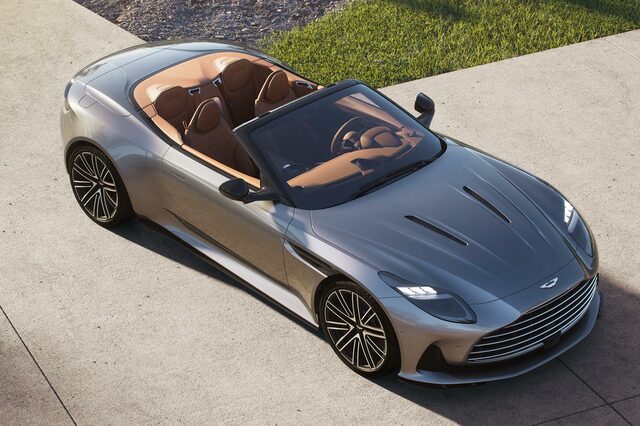 アストンマーティンが新型オープンカー「DB12ヴォランテ」を発表 