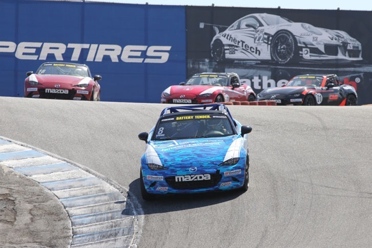 「グローバルMX-5カップ・エキシビションレース」の様子。