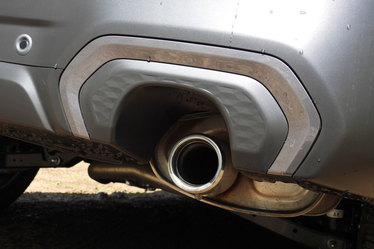 スバル・フォレスター プレミアムS：HEV EX（マフラー）