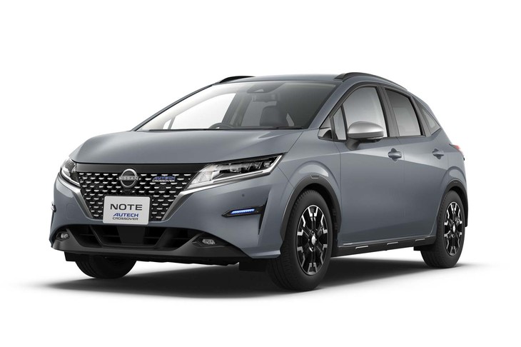 「ステルスグレー」の「ノートAUTECHクロスオーバー」。