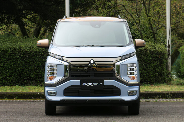 三菱eKクロスEV P（フロントビュー）