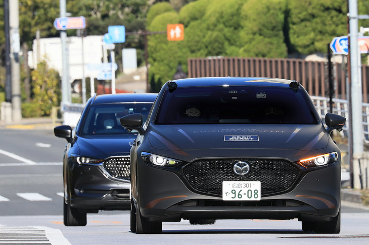 東京・台場の公道を走行する「MAZDA CO-PILOT 2.0」の先行試作車。