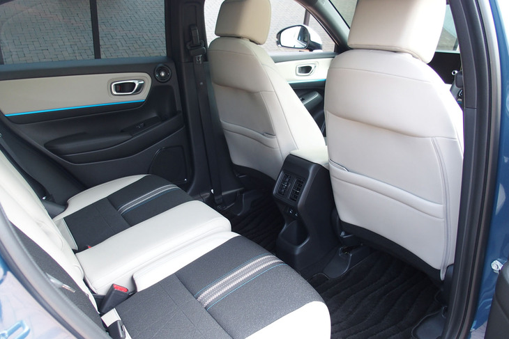 ホンダ・ヴェゼルe：HEV Z PLaYパッケージ（リアシート）