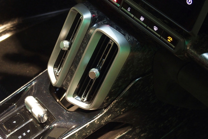 アストンマーティン・ヴァルハラ（エアコンの吹き出し口）