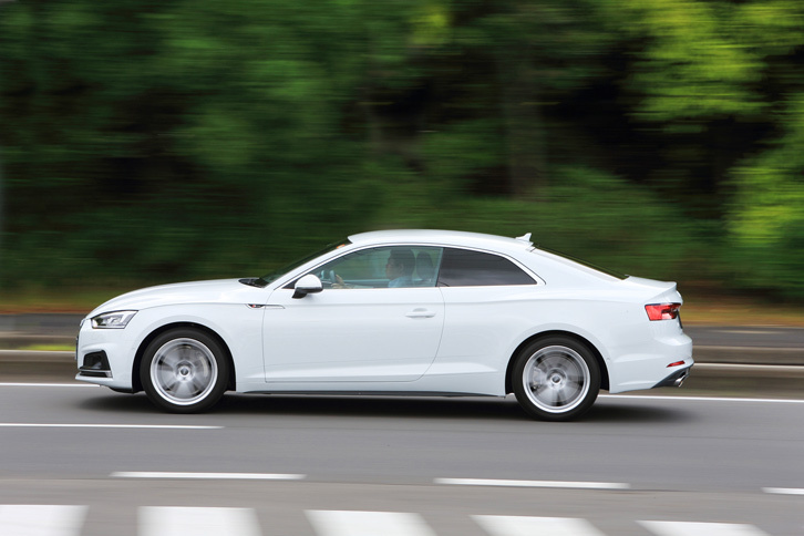 車重1570kgの4WD車でありながら、「A5クーペ」はJC08モード計測で16.5km/リッターという燃費性能を実現している。