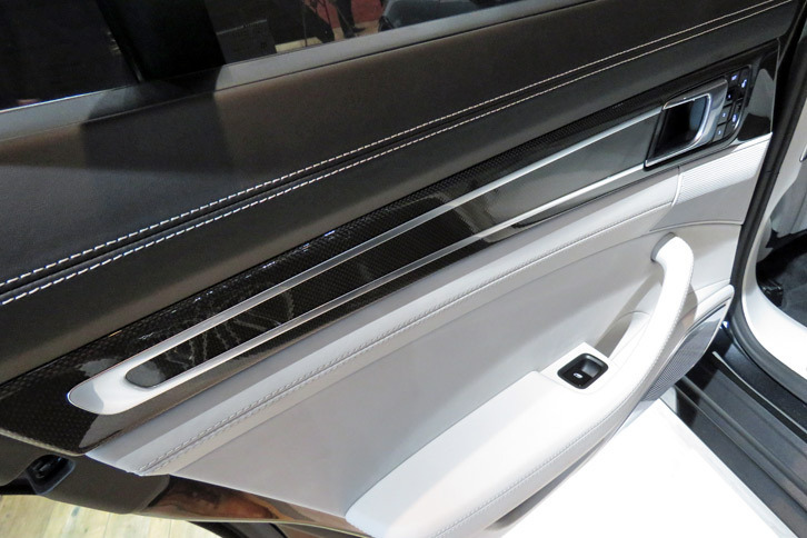 ポルシェ・パナメーラ ターボ（リアドア）