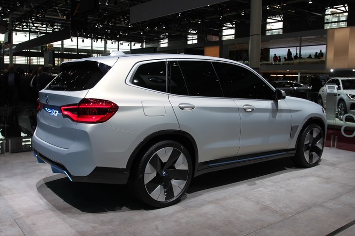 BMW i X3