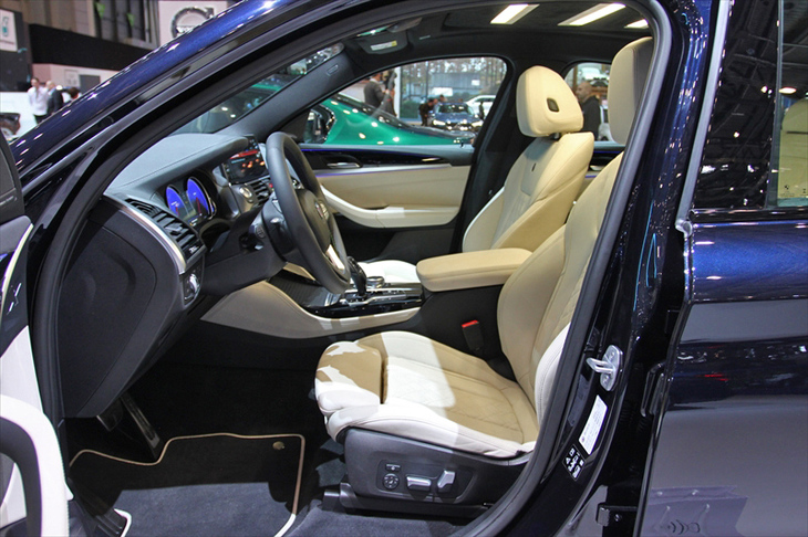 BMWアルピナXD4（インテリア）