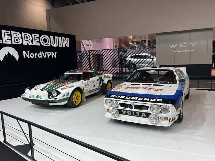 VILEBREQUINのコーナーに展示された「ランチア・ストラトス」（写真左）と「ランチア・ラリー037」（同右）。