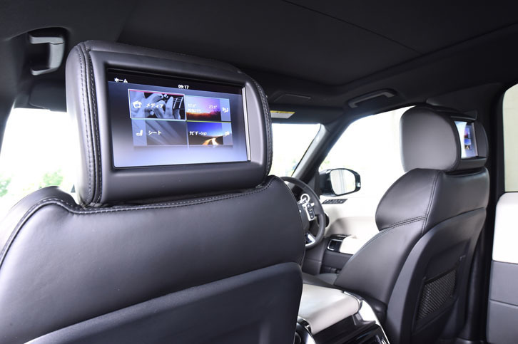 テスト車には、後席用のエンターテインメントシステムが備わっていた。モニター（写真）の画面サイズは8インチ。