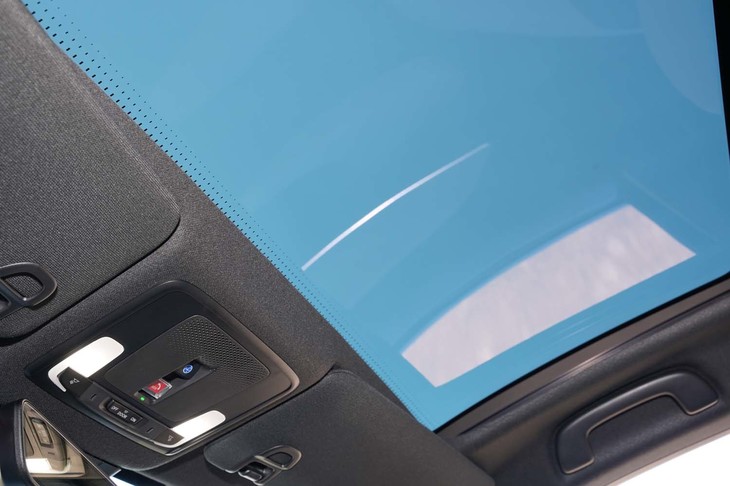 ホンダ・ヴェゼルe：HEV PLaY（ガラスルーフ）