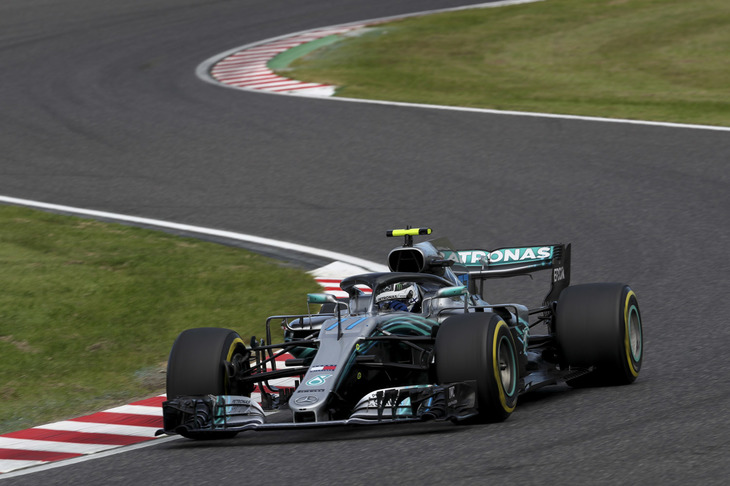 前戦ロシアGPでメルセデスからのチームオーダーを受け、勝利を僚友ハミルトンに譲ったボッタス（写真）。鈴鹿ではチームメイトに終始リードされ、トップを奪ったのは予選Q2のみ。決勝では、2番グリッドからそのポジションをキープ。終盤にフェルスタッペンからの突き上げにあうも無事に乗り切り、2位でチェッカードフラッグを受け、メルセデスの1-2に貢献した。（Photo=Mercedes）